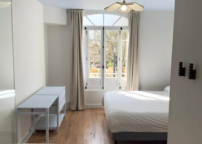 Design & Confort T3 Vue Parc Lit 180 *